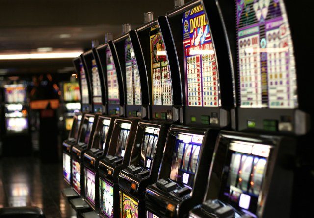 Бездепозитный и релоад бонусы позволяют играть в игровые автоматы почти бесплатно